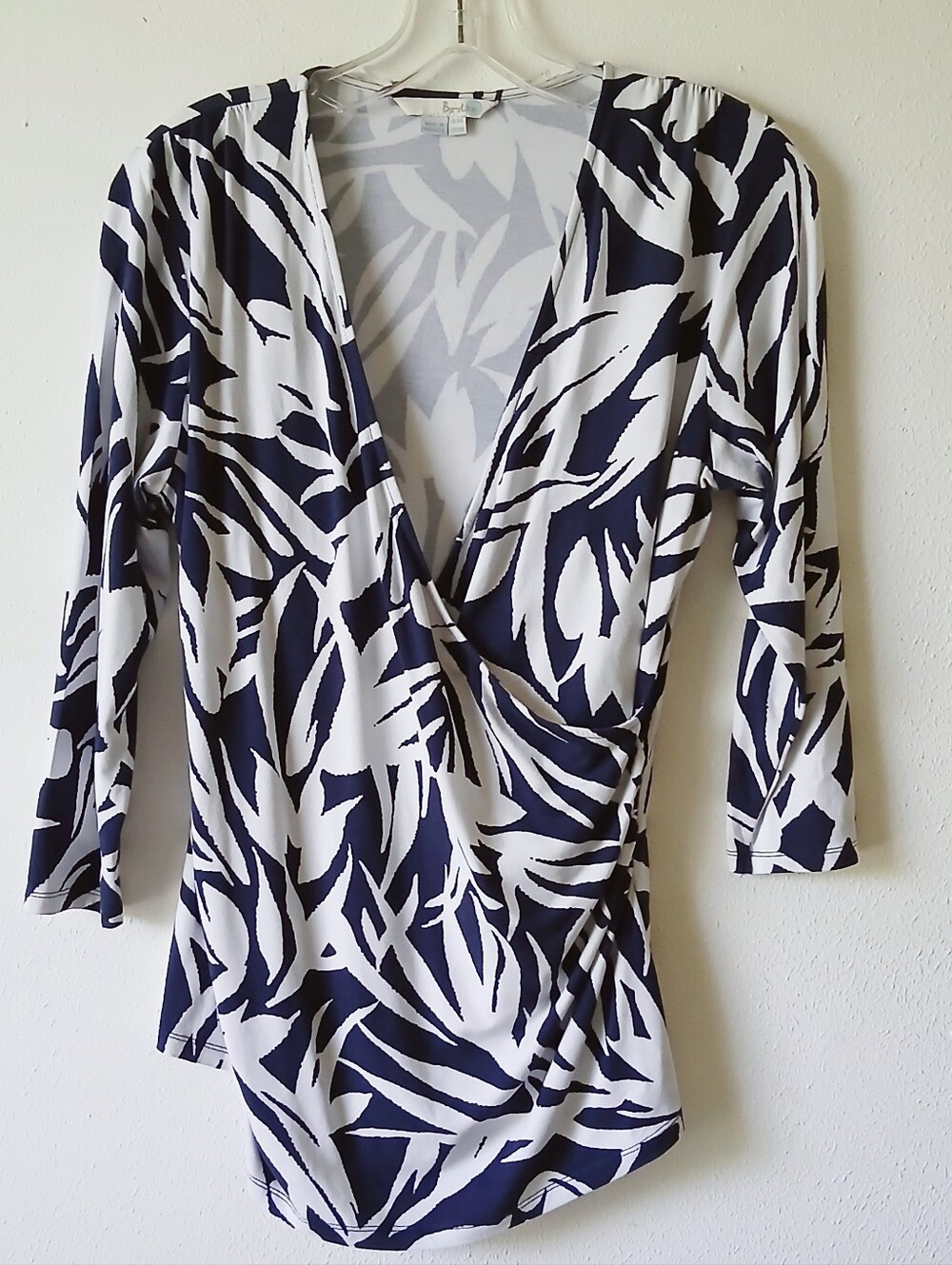 Boden Navy And White Leaf Wrap Pull On Top Size 12 R